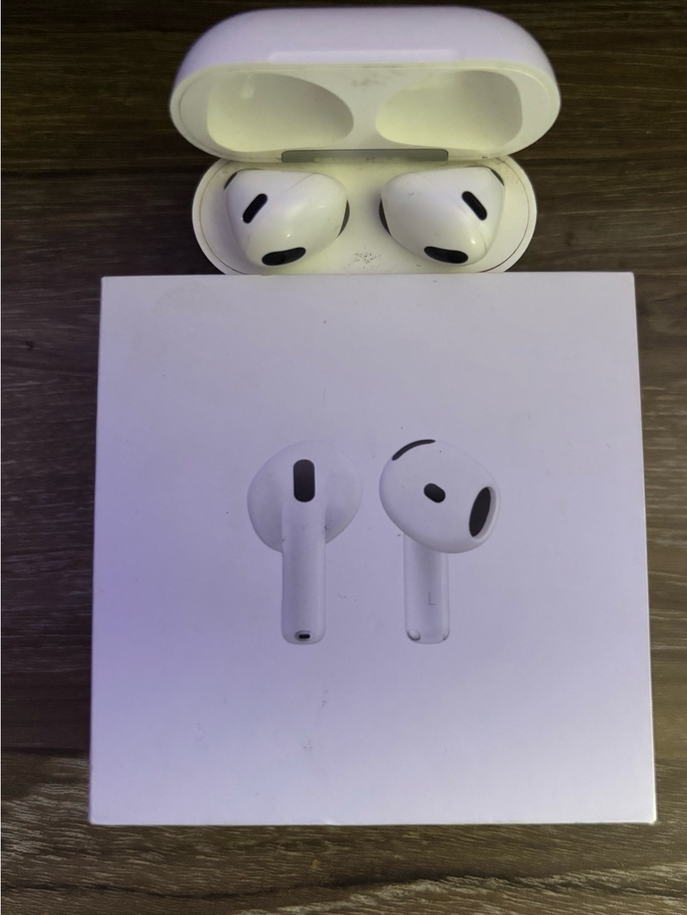 Apple White True Wireless Earbuds with Charging Case